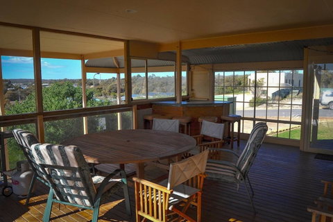 Baywatch - Accommodation Port Hedland 0