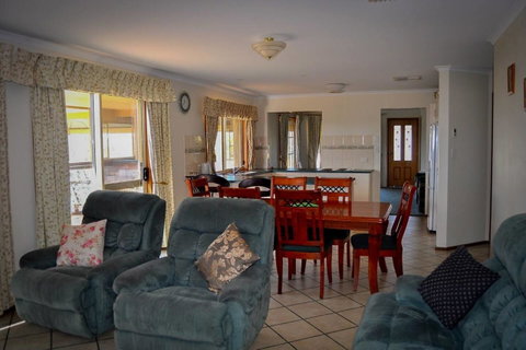 Baywatch - Accommodation Port Hedland 15