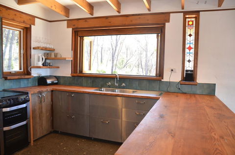 Of Stone & Wood Guesthouse - Accommodation Port Hedland 10