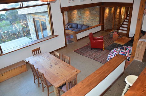 Of Stone & Wood Guesthouse - Accommodation Port Hedland 6