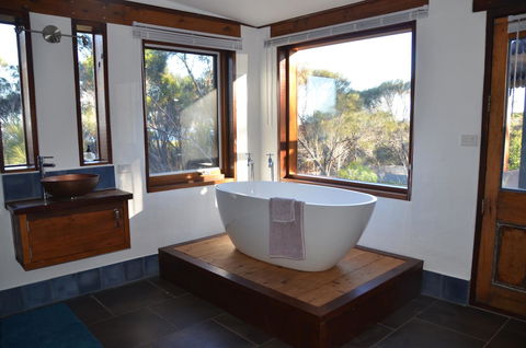 Of Stone & Wood Guesthouse - Accommodation Port Hedland 14