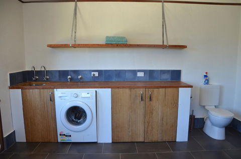 Of Stone & Wood Guesthouse - Accommodation Port Hedland 15