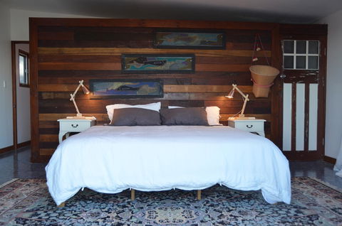 Of Stone & Wood Guesthouse - Accommodation Port Hedland 11