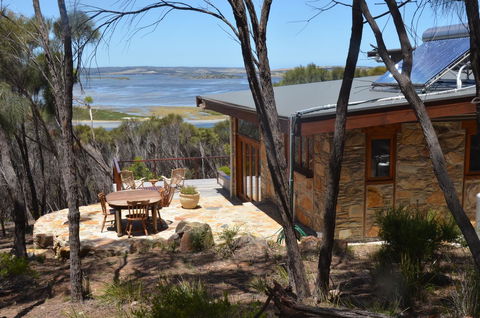 Of Stone & Wood Guesthouse - Accommodation Port Hedland 25