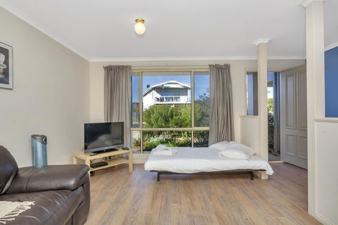 The Lighthouse - Port Willunga - C21 SouthCoast Holidays - Accommodation Port Hedland 9