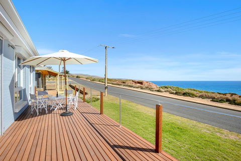Salomon Sea Haus - Sellicks Beach - C21 SouthCoast Holidays - Accommodation Port Hedland 0