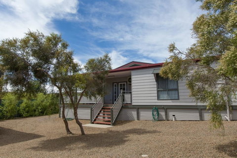Desert Pea - Accommodation Port Hedland 11
