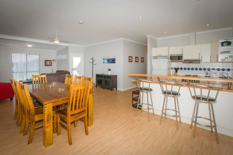 Desert Pea - Accommodation Port Hedland 5