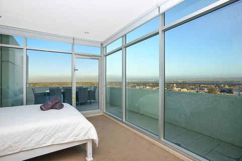 Glenelg Skyline Penthouse - Accommodation Port Hedland 13