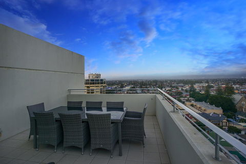 Glenelg Skyline Penthouse - Accommodation Port Hedland 11
