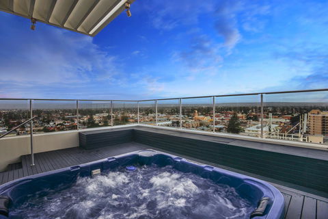 Glenelg Skyline Penthouse - Accommodation Port Hedland 0