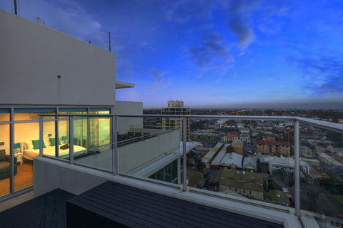 Glenelg Skyline Penthouse - Accommodation Port Hedland 10