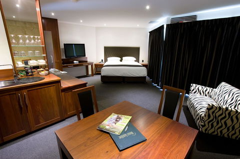 The Commodore - Accommodation Port Hedland 10