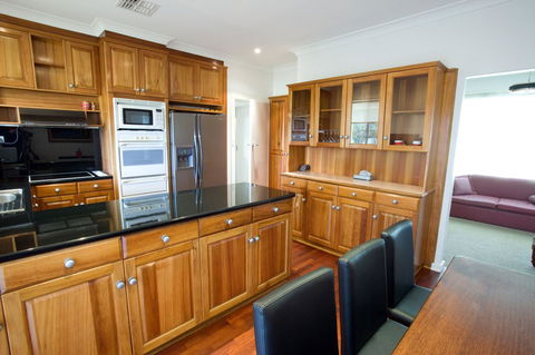 The Commodore - Accommodation Port Hedland 21
