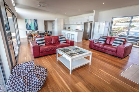 Middle River Beach House - East & West House - Accommodation Port Hedland 11