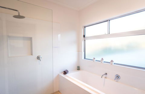 Middle River Beach House - East & West House - Accommodation Port Hedland 15