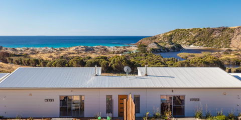 Middle River Beach House - East & West House - Accommodation Port Hedland 9