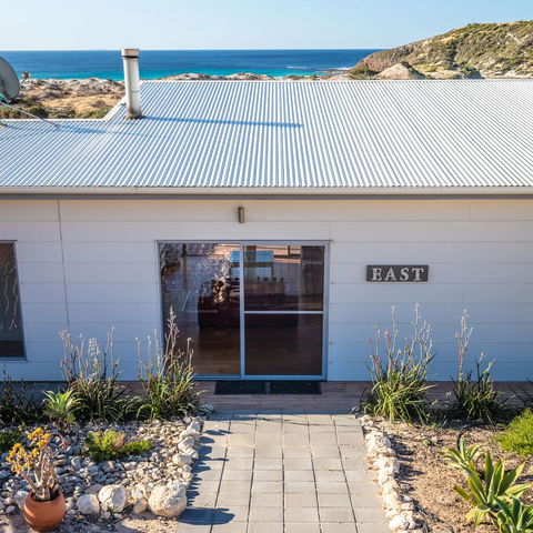 Middle River Beach House - East & West House - Accommodation Port Hedland 2