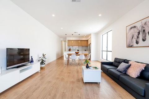 Brand New Affordable Luxury 3 Bedroom 3 Bathrooms House Close To Adelaide City, Chinatown, Beach, Adelaide Airport - Accommodation Port Hedland 5