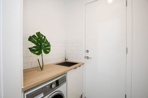 Brand New Affordable Luxury 3 Bedroom 3 Bathrooms House Close To Adelaide City, Chinatown, Beach, Adelaide Airport - Accommodation Port Hedland 6