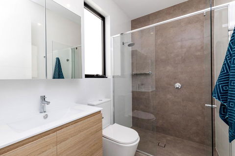 Brand New Affordable Luxury 3 Bedroom 3 Bathrooms House Close To Adelaide City, Chinatown, Beach, Adelaide Airport - Accommodation Port Hedland 10