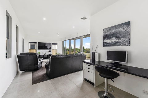 KENNEDY EXECUTIVE TOWNHOUSE - Accommodation Port Hedland 16