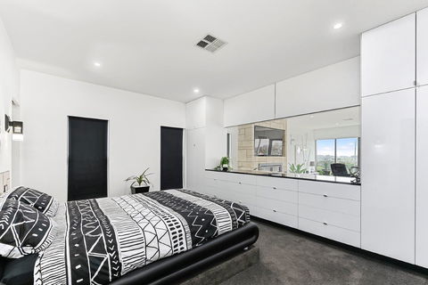 KENNEDY EXECUTIVE TOWNHOUSE - Accommodation Port Hedland 11
