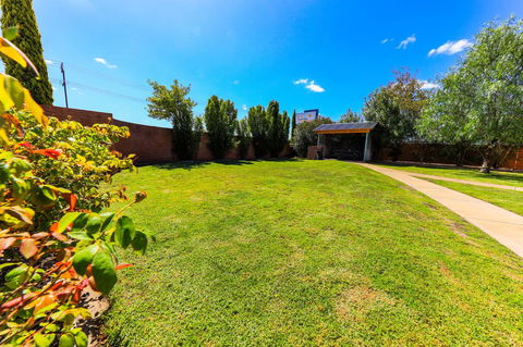 Country Roads Motor Inn Naracoorte - Accommodation Port Hedland 43