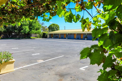 Country Roads Motor Inn Naracoorte - Accommodation Port Hedland 30