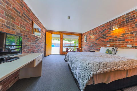 Country Roads Motor Inn Naracoorte - Accommodation Port Hedland 4