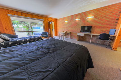 Country Roads Motor Inn Naracoorte - Accommodation Port Hedland 35