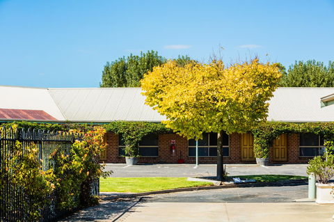 Country Roads Motor Inn Naracoorte - Accommodation Port Hedland 6