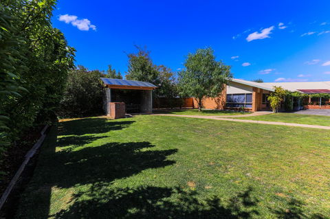 Country Roads Motor Inn Naracoorte - Accommodation Port Hedland 9