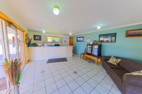 Country Roads Motor Inn Naracoorte - Accommodation Port Hedland 14
