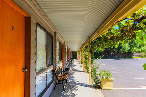 Country Roads Motor Inn Naracoorte - Accommodation Port Hedland 27