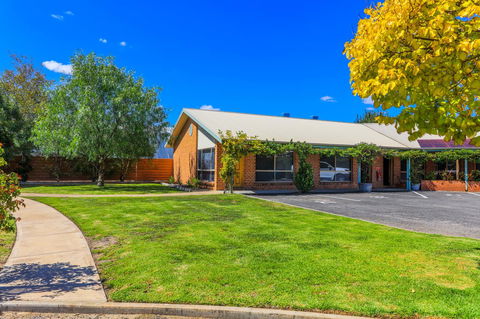 Country Roads Motor Inn Naracoorte - Accommodation Port Hedland 13