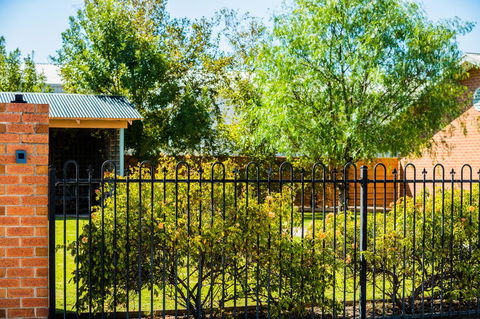 Country Roads Motor Inn Naracoorte - Accommodation Port Hedland 44