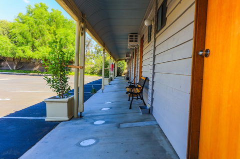 Country Roads Motor Inn Naracoorte - Accommodation Port Hedland 21