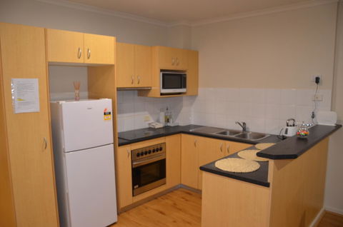 ADELAIDE CENTRAL APARTMENT - 3BR, 2BATH & CARPARK - Accommodation Port Hedland 6