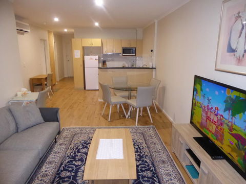 ADELAIDE CENTRAL APARTMENT - 3BR, 2BATH & CARPARK - Accommodation Port Hedland 4