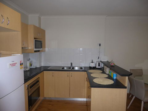 ADELAIDE CENTRAL APARTMENT - 3BR, 2BATH & CARPARK - Accommodation Port Hedland 5