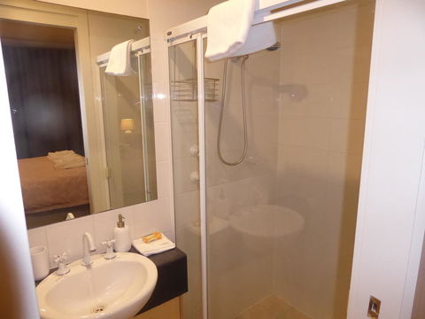 ADELAIDE CENTRAL APARTMENT - 3BR, 2BATH & CARPARK - Accommodation Port Hedland 14