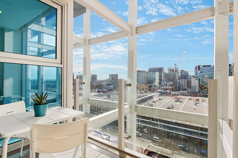 Stylish And Comfortable, Views Over Gouger St! - Accommodation Port Hedland 1