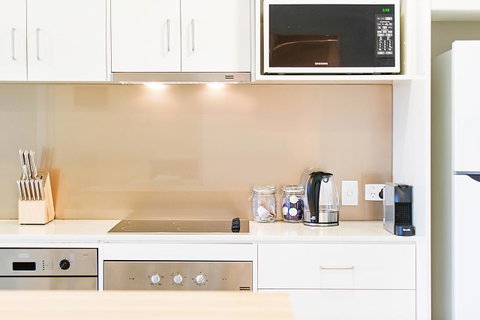 Stylish And Comfortable, Views Over Gouger St! - Accommodation Port Hedland 7