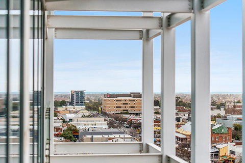 Stylish And Comfortable, Views Over Gouger St! - Accommodation Port Hedland 13