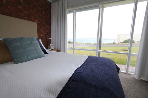 Southern Sands\' Beachfront Apartment - Accommodation Port Hedland 12