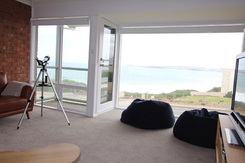 Southern Sands\' Beachfront Apartment - Accommodation Port Hedland 2