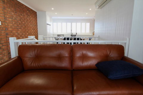 Southern Sands\' Beachfront Apartment - Accommodation Port Hedland 6