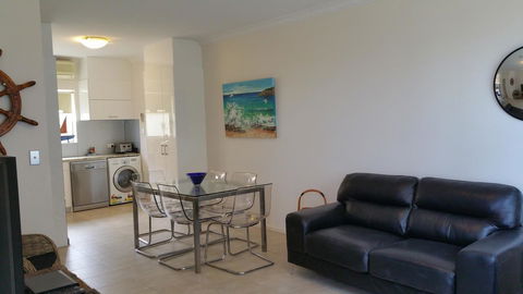 Acaill Accommodation Esplanade Living Self Check-In Self Check-Out - Accommodation Port Hedland 2