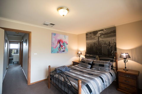 Glenelg North \